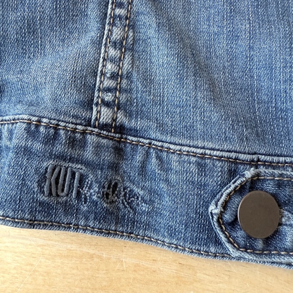 KUT FROM THE KLOTH AMELIA DENIM JEANS JACKET LT DISTRESSING CASUAL CLASSIC BOHO - Picture 11 of 12
